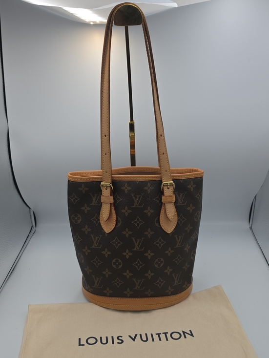 Louis Vuitton Handbags - Louis Vuitton Brown Signiture Mono Canvas Petite Shoulder Bucket Bag (EUC)COA✨️